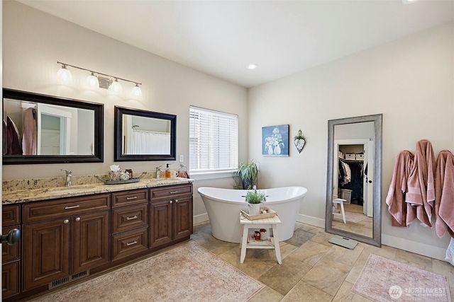 8406 James Road SW, Rochester, WA 98579