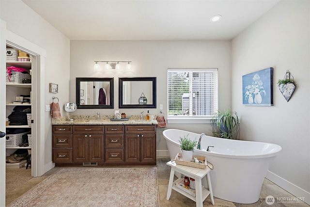 8406 James Road SW, Rochester, WA 98579