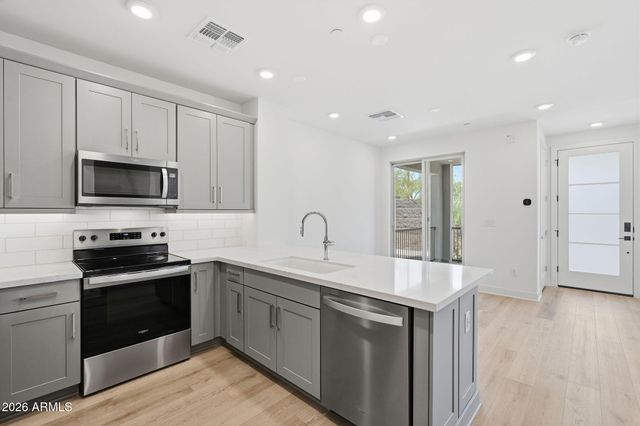 2121 W SONORAN DESERT Drive 159, Phoenix, AZ 85085