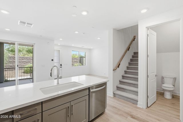 2121 W SONORAN DESERT Drive 159, Phoenix, AZ 85085