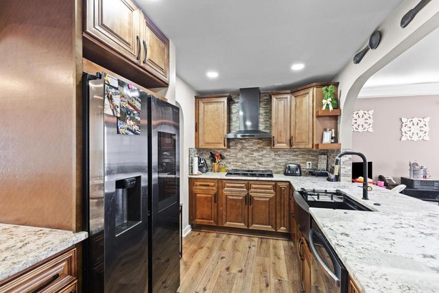 3334 Lakefield DRIVE, Milwaukee, WI 53215