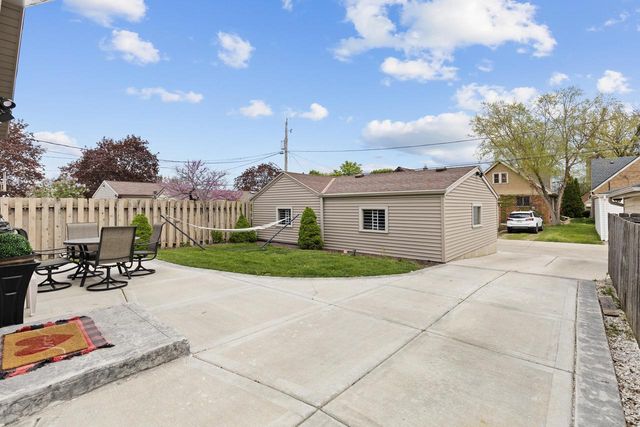 3334 Lakefield DRIVE, Milwaukee, WI 53215