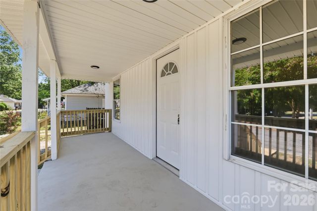 92 Spencer Avenue, Mooresville, NC 28115
