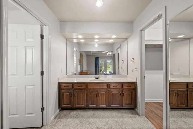227 Crossbow Ct, Hopkinsville, KY 42240