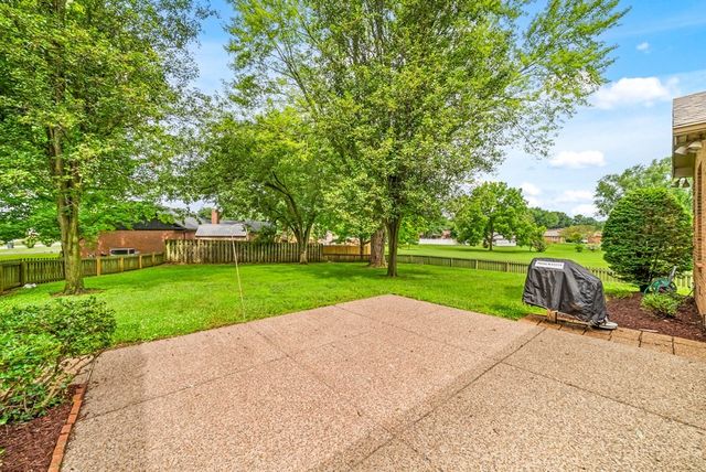 227 Crossbow Ct, Hopkinsville, KY 42240