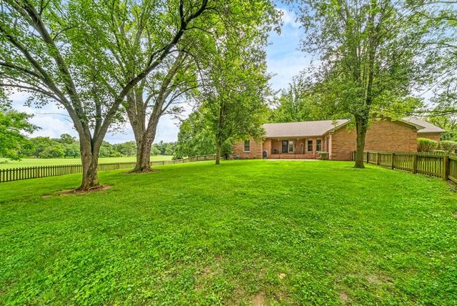 227 Crossbow Ct, Hopkinsville, KY 42240