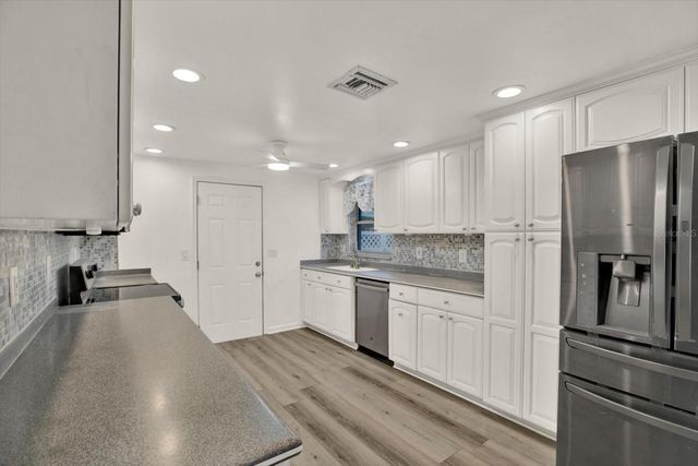 5995 BLOSSOM LAKE DRIVE, Seminole, FL 33772