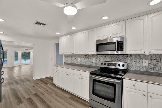 5995 BLOSSOM LAKE DRIVE, Seminole, FL 33772