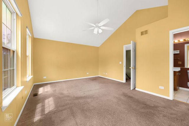 2041 Clarewood Lane 2041, Mundelein, IL 60060