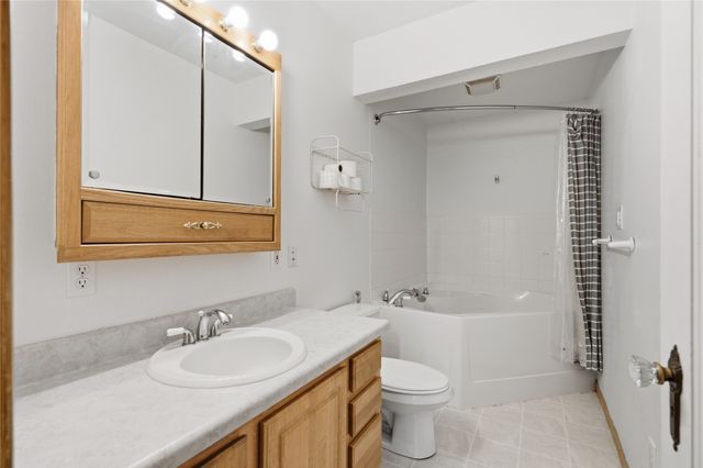 3015 40th Place, Des Moines, IA 50310