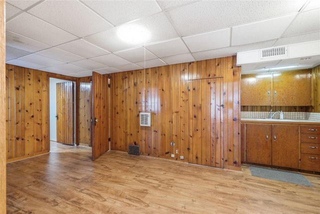 3015 40th Place, Des Moines, IA 50310