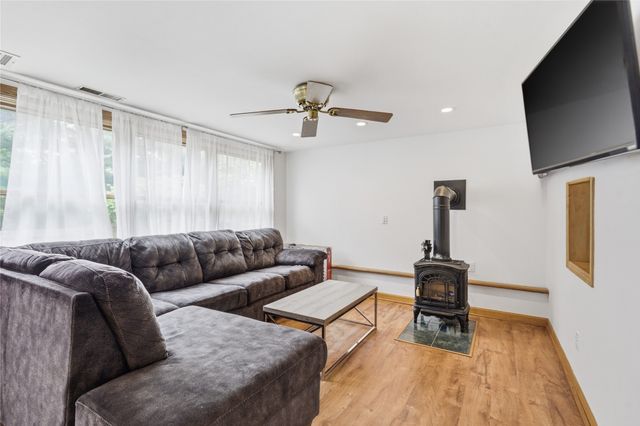 3015 40th Place, Des Moines, IA 50310