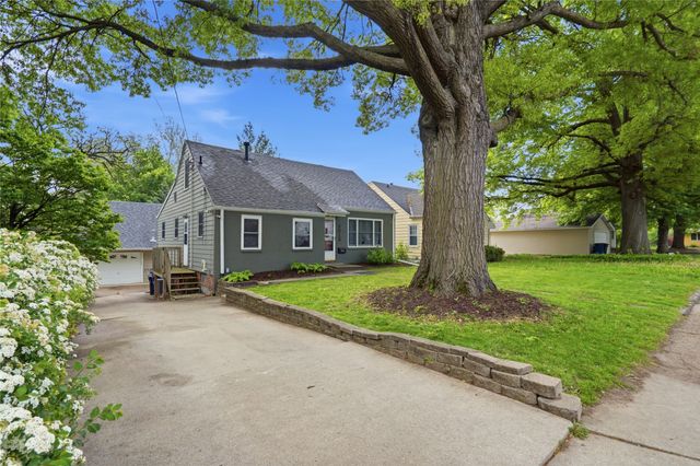 3015 40th Place, Des Moines, IA 50310