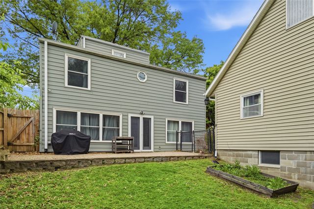 3015 40th Place, Des Moines, IA 50310