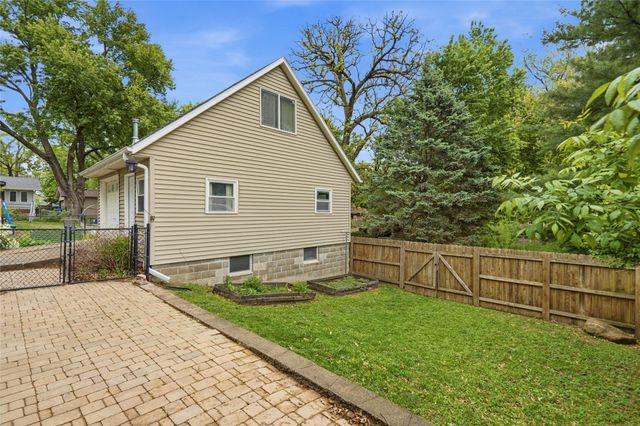 3015 40th Place, Des Moines, IA 50310