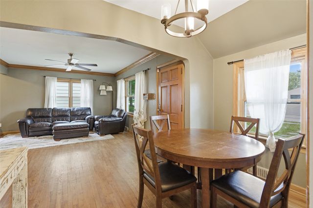 3015 40th Place, Des Moines, IA 50310