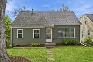 3015 40th Place, Des Moines, IA 50310