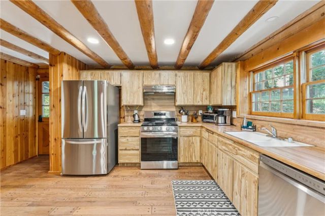 695 Buckingham, Lake Arrowhead, CA 92352
