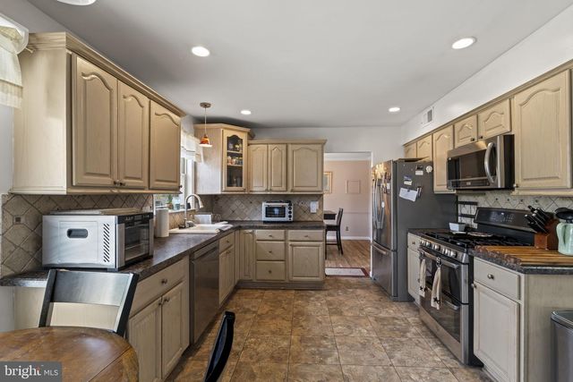 4 MARGY LN, Marlton, NJ 08053