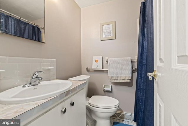 4 MARGY LN, Marlton, NJ 08053