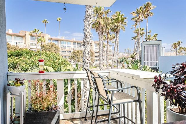 650 The Village 303, Redondo Beach, CA 90277