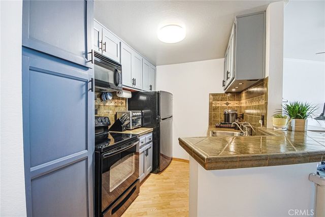 650 The Village 303, Redondo Beach, CA 90277