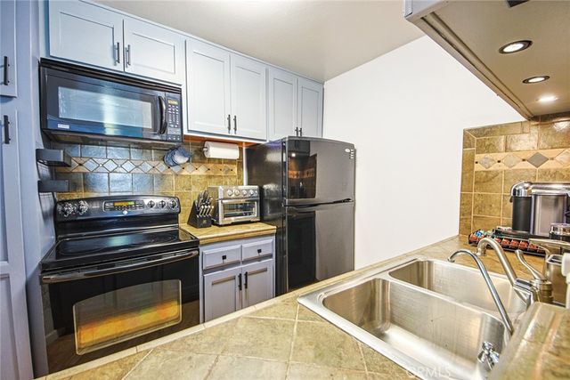 650 The Village 303, Redondo Beach, CA 90277