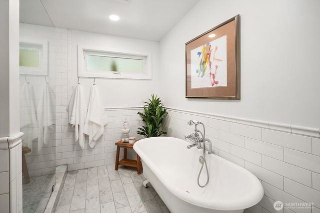 7260 W Mercer Way, Mercer Island, WA 98040