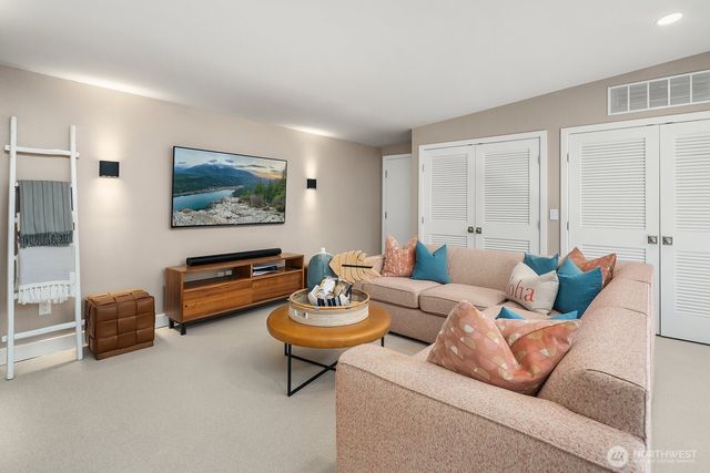 7260 W Mercer Way, Mercer Island, WA 98040