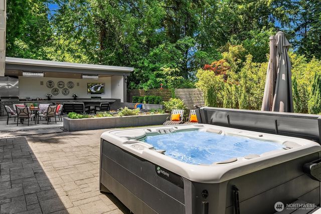 7260 W Mercer Way, Mercer Island, WA 98040