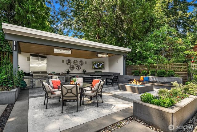 7260 W Mercer Way, Mercer Island, WA 98040