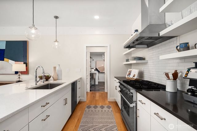 7260 W Mercer Way, Mercer Island, WA 98040