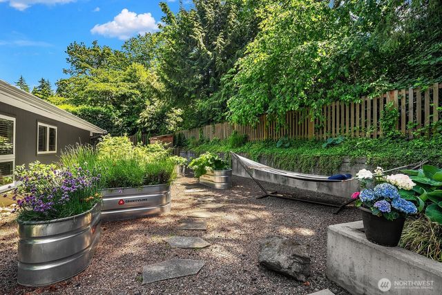 7260 W Mercer Way, Mercer Island, WA 98040