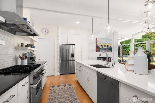 7260 W Mercer Way, Mercer Island, WA 98040