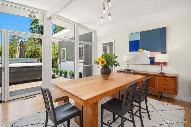 7260 W Mercer Way, Mercer Island, WA 98040