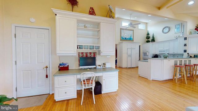 205 WOODBINE DR, Marlton, NJ 08053