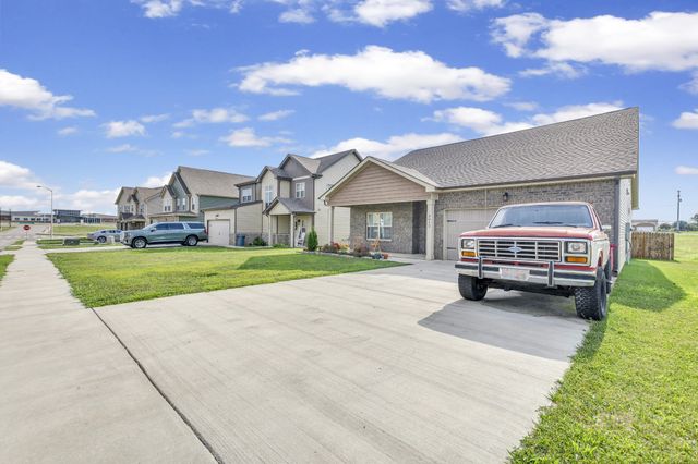 3012 Daphne Dr, Clarksville, TN 37040