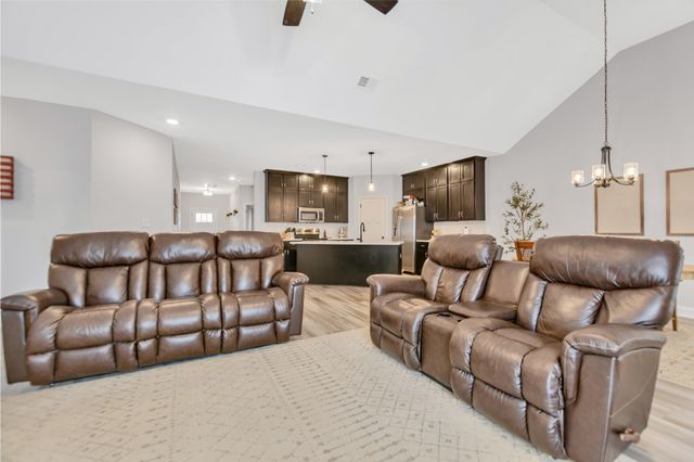 3012 Daphne Dr, Clarksville, TN 37040