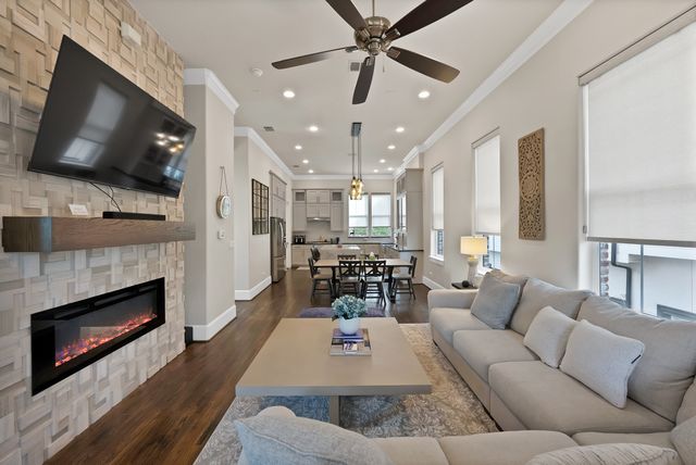406 Mills Street, Fort Worth, TX 76102