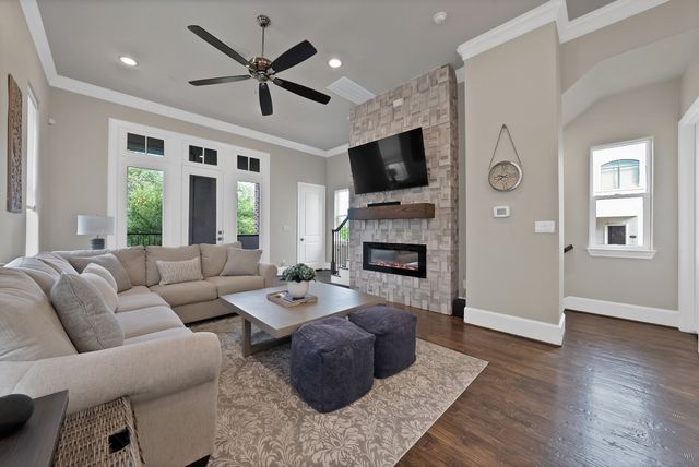 406 Mills Street, Fort Worth, TX 76102
