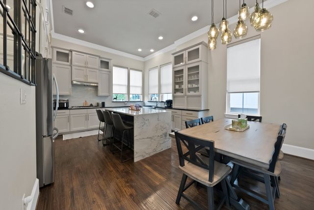 406 Mills Street, Fort Worth, TX 76102