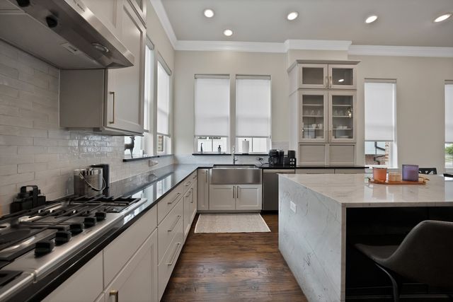 406 Mills Street, Fort Worth, TX 76102