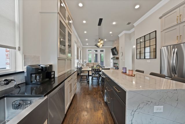 406 Mills Street, Fort Worth, TX 76102