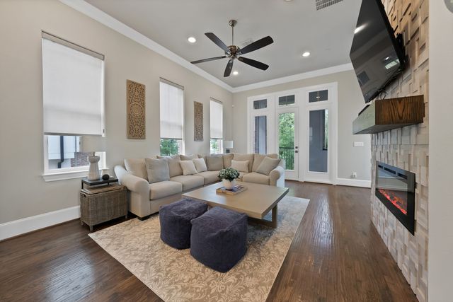 406 Mills Street, Fort Worth, TX 76102