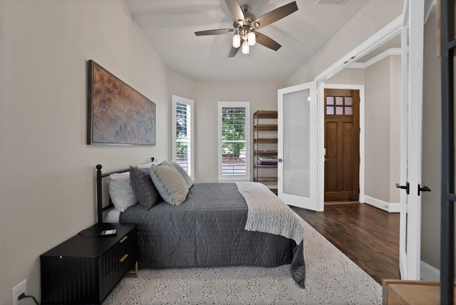 406 Mills Street, Fort Worth, TX 76102