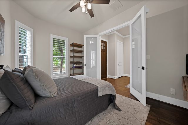 406 Mills Street, Fort Worth, TX 76102