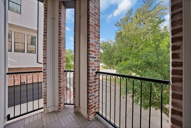 406 Mills Street, Fort Worth, TX 76102