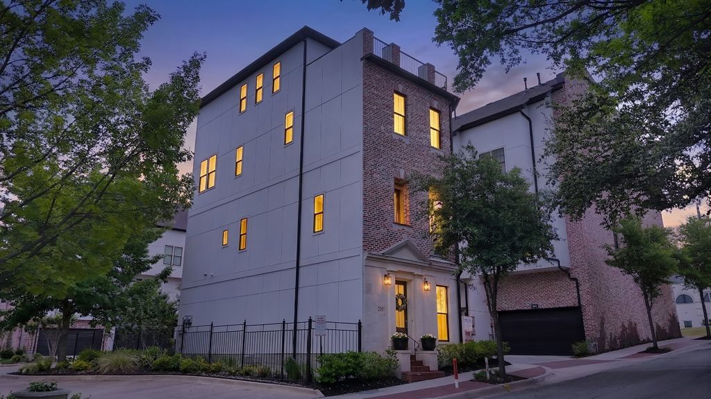 406 Mills Street, Fort Worth, TX 76102