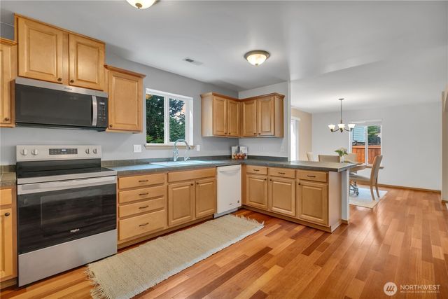 18411 SE 242nd Ct, Covington, WA 98042