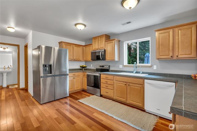 18411 SE 242nd Ct, Covington, WA 98042